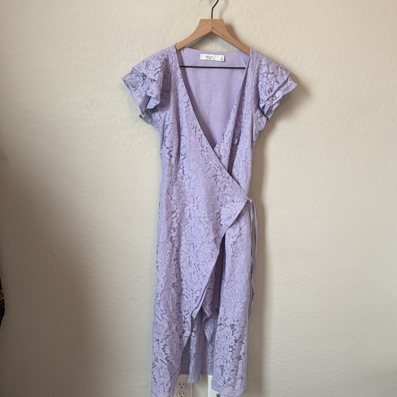 ALI & JAY Lilac Purple Lace Midi Wrap Dress Size M - Picture 2 of 7